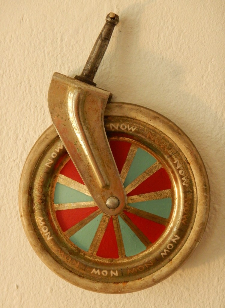 "nownownow", Acryl, Metall, Gummi, B10,5H15,5T2,5cm, Mai 2018