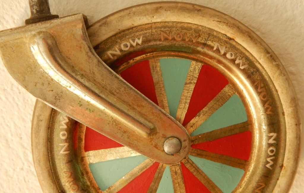 Detail von "nownownow", Acryl, Metall, Gummi, B10,5H15,5T2,5cm, Mai 2018