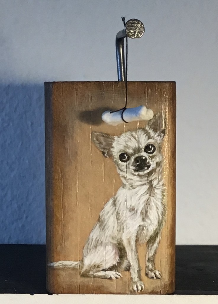 mit kleinem Knochen (Modelliermasse)