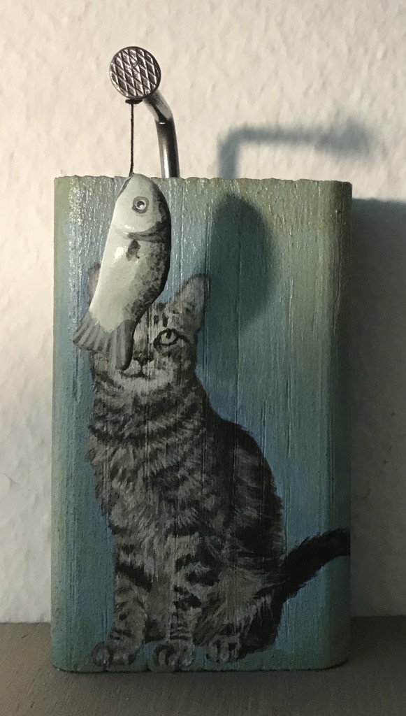 Acryl auf Holz, 5x2x9cm, Fisch aus Ton/Acrylfarbe